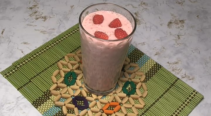 Full of Calories Raspberry and Banana Shake Recipe